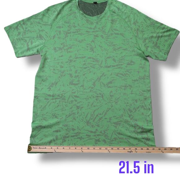 Lululemon Men's Large Seamless Tee Green Camo‎ Mesh "Move Your Body" Shirt - Picture 7 of 12